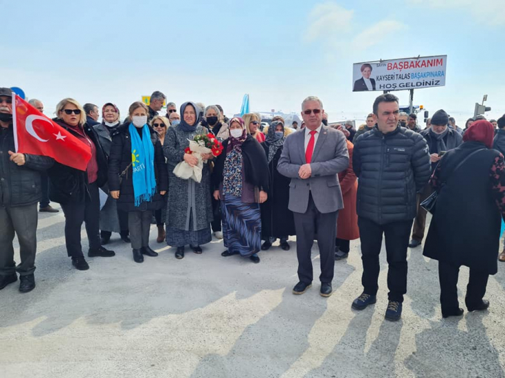 Akşener'e, davullu-zurnalı karşılama…