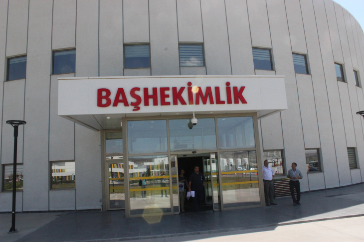 AK Parti Milletvekili Tamer: Koskoca Şehir Hastanesinde Gastroenterolog olmaz mı?