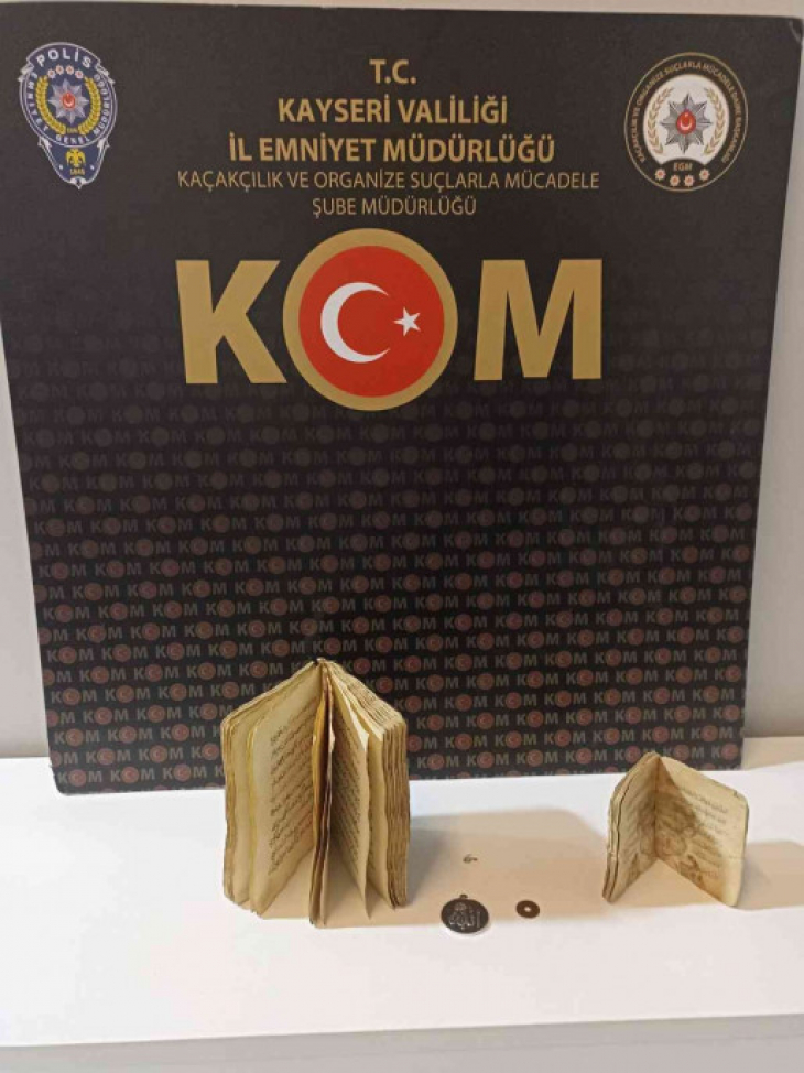 Kayseri'de piyasa değeri 3 milyon TL olan Kur'an-ı Kerim ele geçirildi