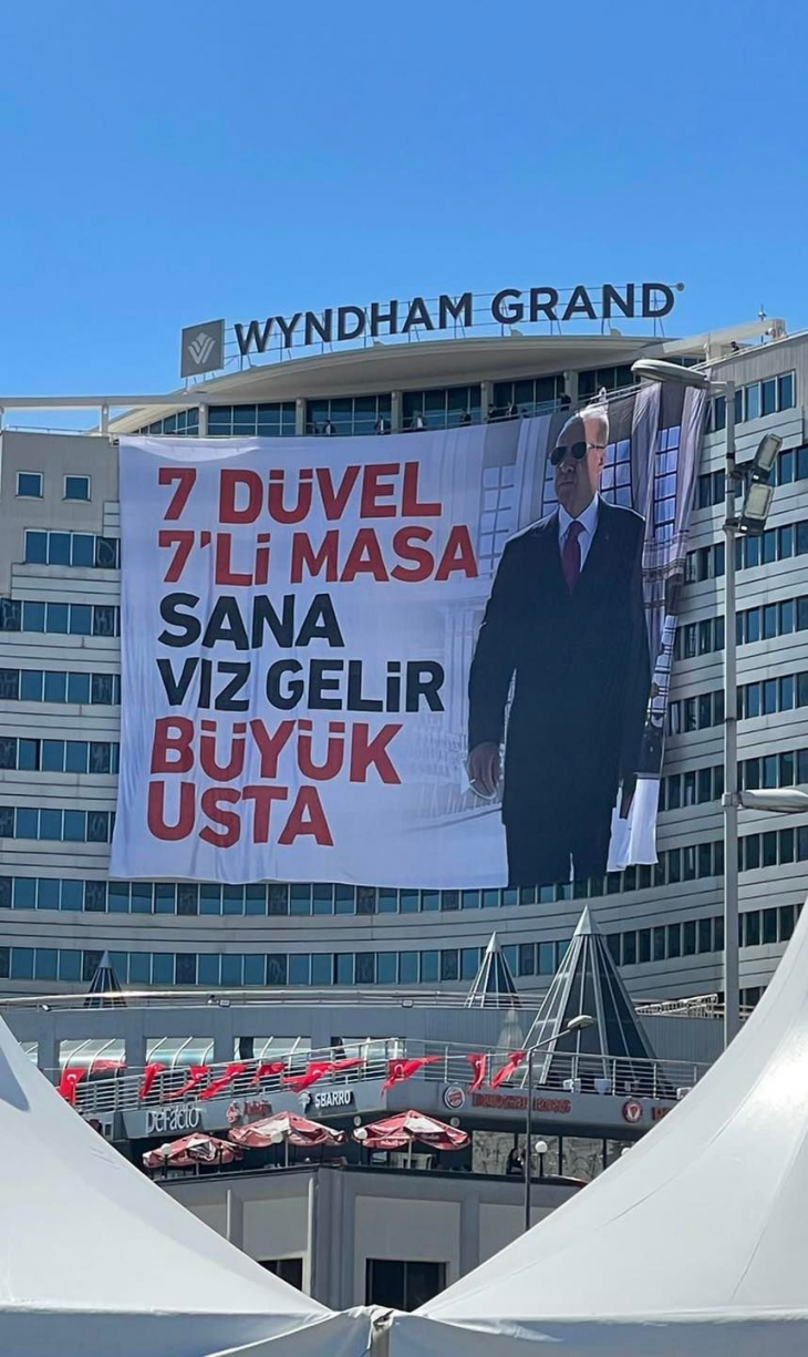 'Asılan pankart, toplanan kalabalıktan büyüktü. Kayseri'de de yolun sonu görünüyor!'
