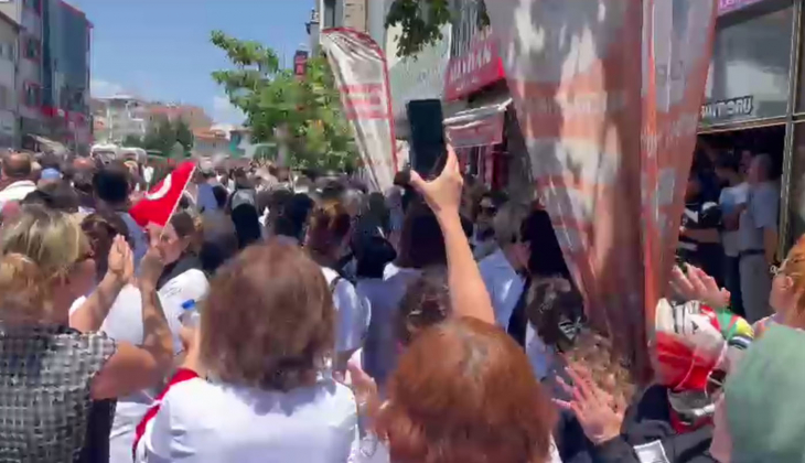 Develi'de Bakan protestosu! Alkışlarla protesto ettiler!